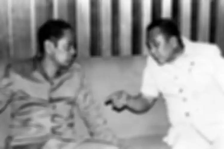Letjen TNI M.Jusuf (kiri) dan Letjen TNI Amir Machmud, keduanya saksi dimana Supersemar ditandatangani oleh Soekarno