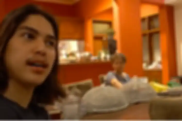 Artis El Rumi bersama ibunya, Maia Estianty. (YouTube/El Rumi) via Tribunjatim.com 