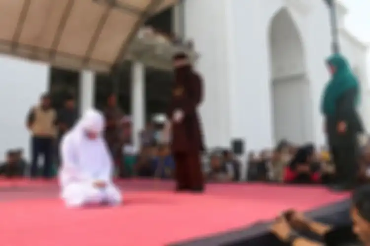 ilustrasi hukum cambuk