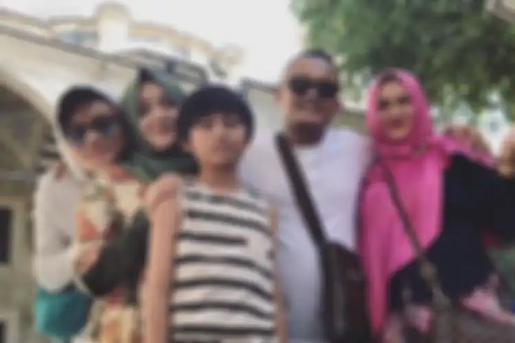  Rizky Febian, Putri Delina, Sule dan mendiang Lina Zuaedah