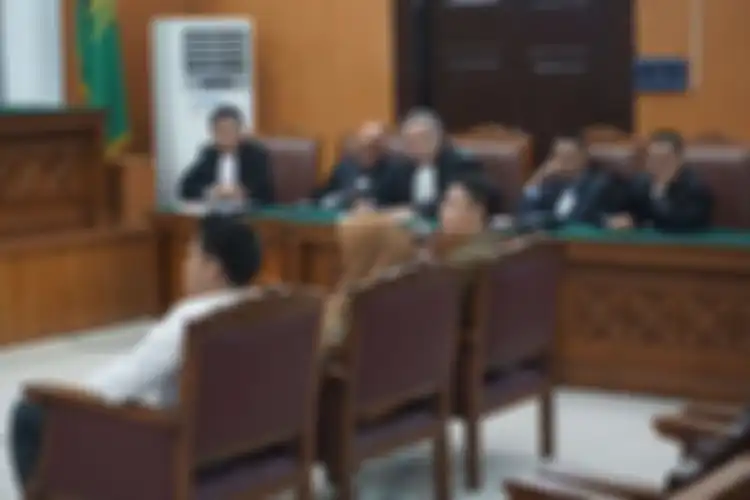 Terdakwa Galih Ginanjar, Rey Utami, dan Pablo Benua saat menjalani sidang lanjutan kasus video ikan asin, di Pengadilan Negeri Jakarta Selatan, Senin (9/3/2020).