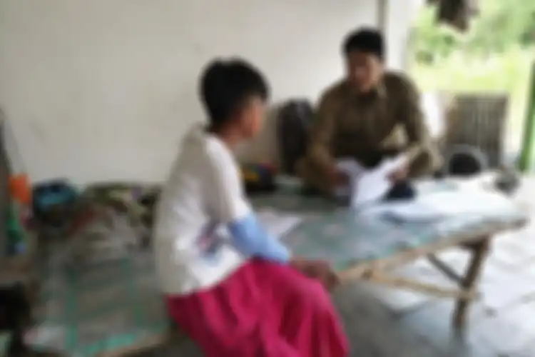 Muridnya Tak Miliki Smartphone, Laptop, dan TV, Guru Avan Tempuh 20 Kilometer Datangi Rumah Siswa Demi Tunaikan Kewajiban Mengajar: Ternyata Saya Belum Jadi Guru yang Baik