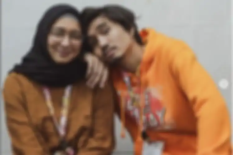 Vokalis Sheila on 7, Akhdiyat Duta Modjo dan sang istri, Adelia Lontoh.