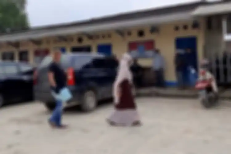 Ibu muda berinisial SM (17) menderita trauma berat setelah berhasil kabur dari kontrakan suaminya di Kecamatan Parung Panjang, Kabupaten Bogor, Jawa Barat. Ia disekap di kamar dengan toilet, dianiaya dan tak diberi makan sampai berhari-hari hingga berhasil kabur. 