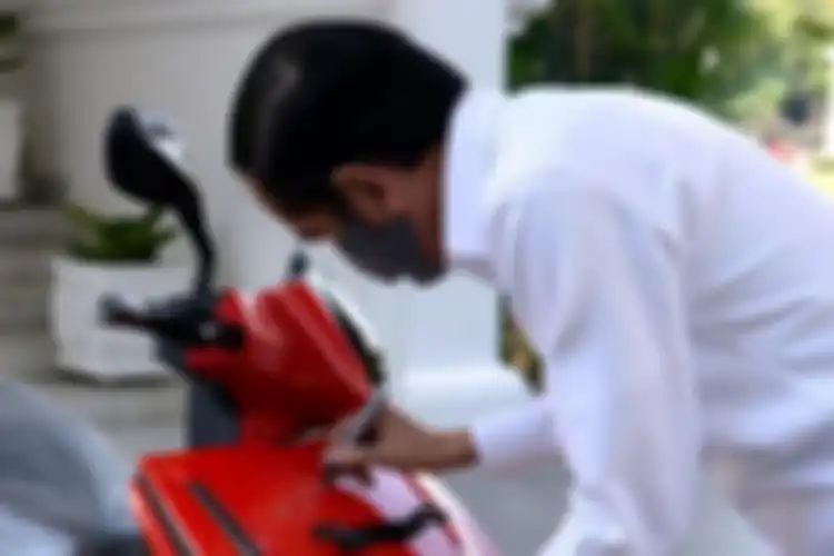 Lelang skuter listrik Gesits bertanda tangan Presiden Jokowi terjual Rp 2,55 miliar