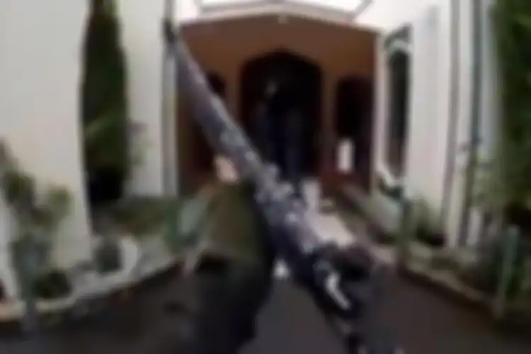 Rekaman itu diduga disiarkan langsung oleh pelaku penembakan di masjid Al Noor, Christchurch, Selandia Baru, Jumat (15/3/2019)