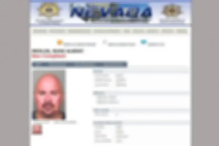 Catatan kriminal Russ Albert Medlin di negara bagian Nevada, Amerika Serikat. Medlin berstatus pelanggar tier level 2 dan dikenai wajib lapor selama 25 tahun. Namun, dia tidak mematuhi kewajibannya dan dilabeli non-compliant. 