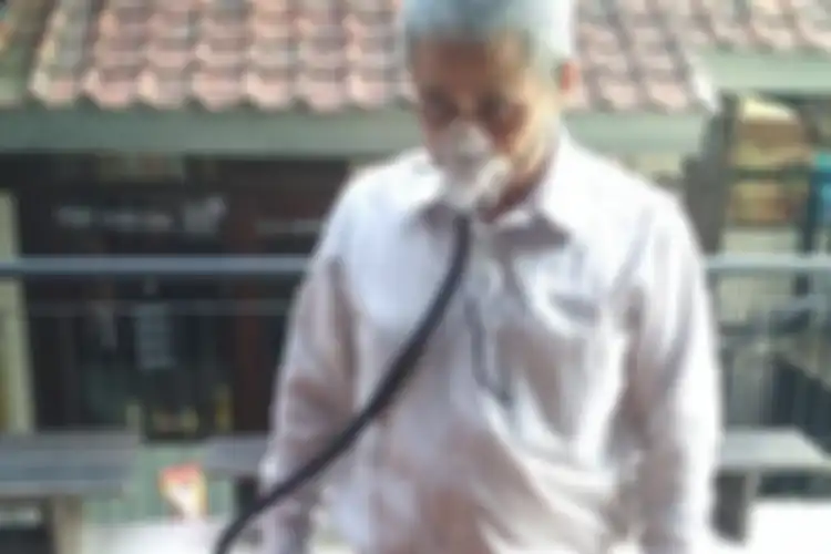  Syarif Hidayat, Dosen Sekolah Teknik Elektro dan Informatika (STEI) saat uji coba purwarupa produk ventilator darurat yang diberi nama Vent-I (Ventilator Indonesia).