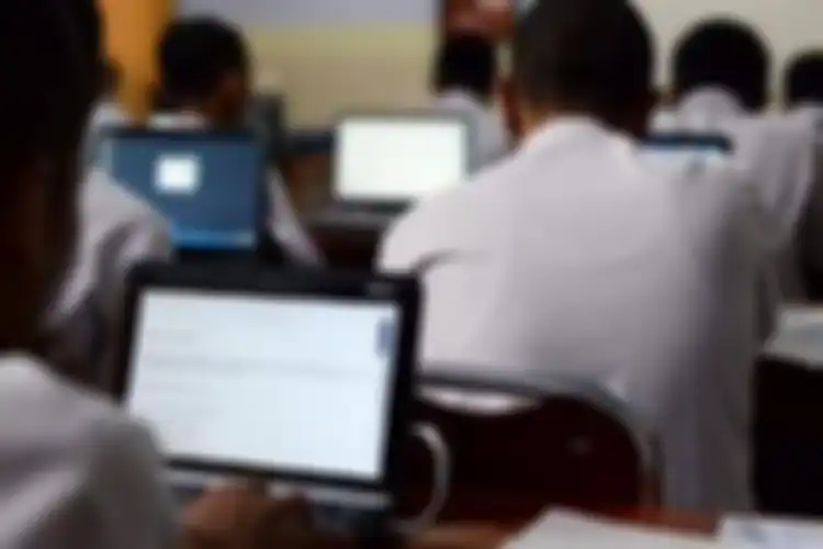 Banyak Siswa Sekolah Keluhkan Biaya Kuota Internet, Mendikbud Nadiem Makarim Beri Solusi: 100 Persen Dana BOS untuk Membeli Kuota
