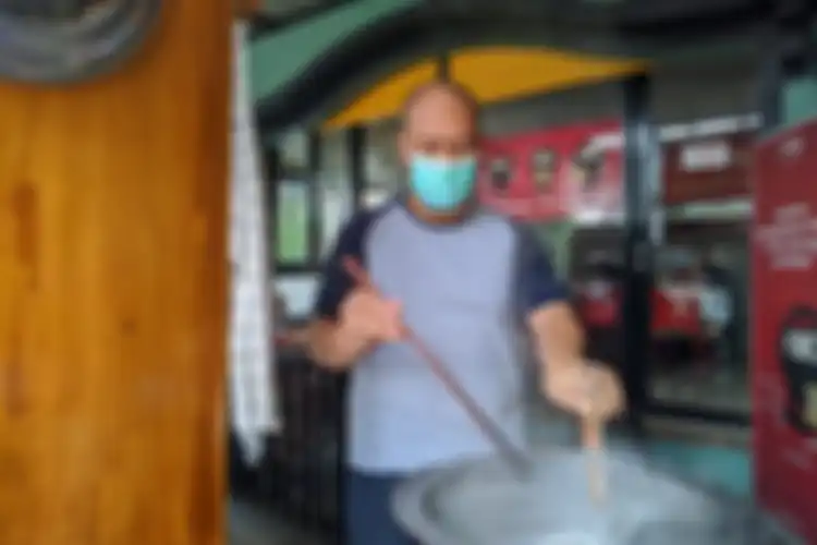 Megah Putra Perkasa pilot maskapai komersial kini menjual mie ayam untuk memenuhi kebutuhan ekonomi keluarga dan membuka warung di Ruko Granada Square BSD Tangerang Selatan, Rabu (12/8/2020)
