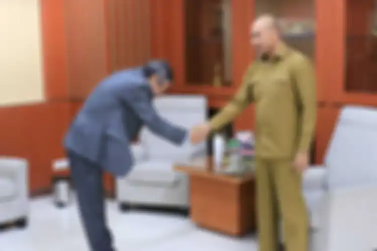 Gubernur Nusa Tenggara Timur (NTT) Viktor Bungtilu Laiskodat, saat bertemu dengan Duta Besar Timor Leste untuk Indonesia, Alberto Xavier Pareira Carlos, di Ruang Kerja Gubernur NTT, Senin (10/8/2020) pagi.