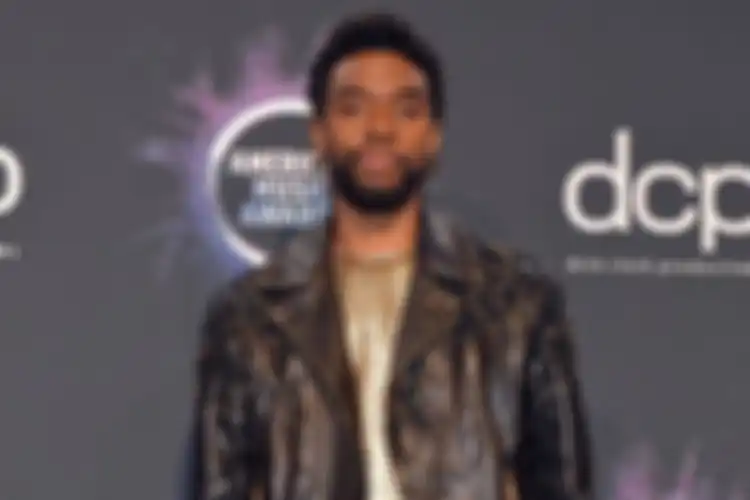 Aktor Chadwick Boseman menghadiri American Music Awards 2019 yang digelar pada Microsoft Theater di Los Angeles, California, pada 24 November 2019. 