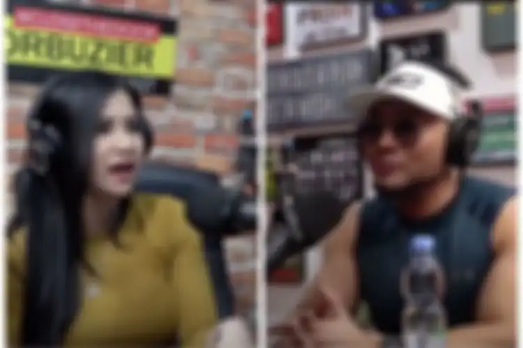 Maria Vania berbincang dengan Deddy Corbuzier