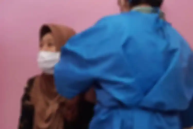 Dosen Unpad, Herlina Agustin saat sedang disuntik vaksin Covid-19 dari Sinovac, China. 