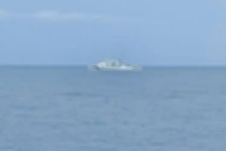 KN Nipah 321 mengusir kapal Coast Guard China yang kedapatan berkeliaran di ZEEI Laut Natuna Utara, yang merupakan wilayah yurisdiksi Indonesia, pada sabtu, 12 September 2020.