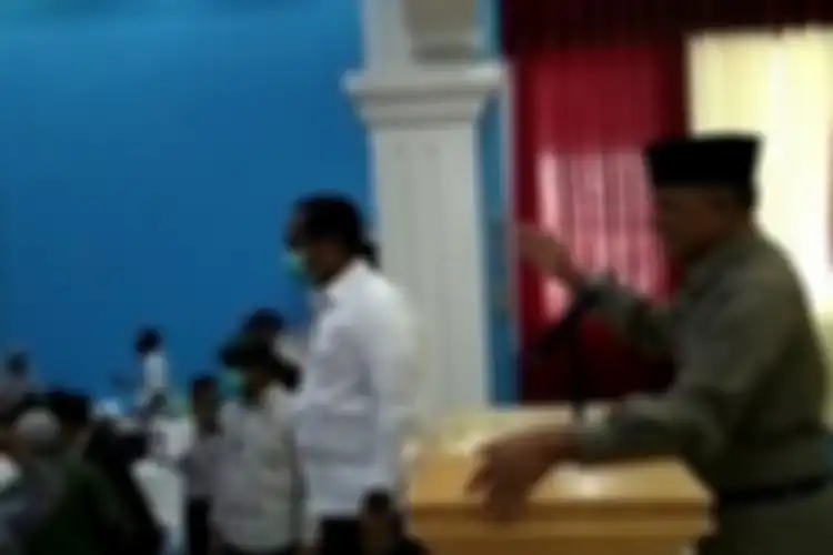Tangkapan layar video pembubaran acara KAMI di Surabaya, Senin (28/9/2020).