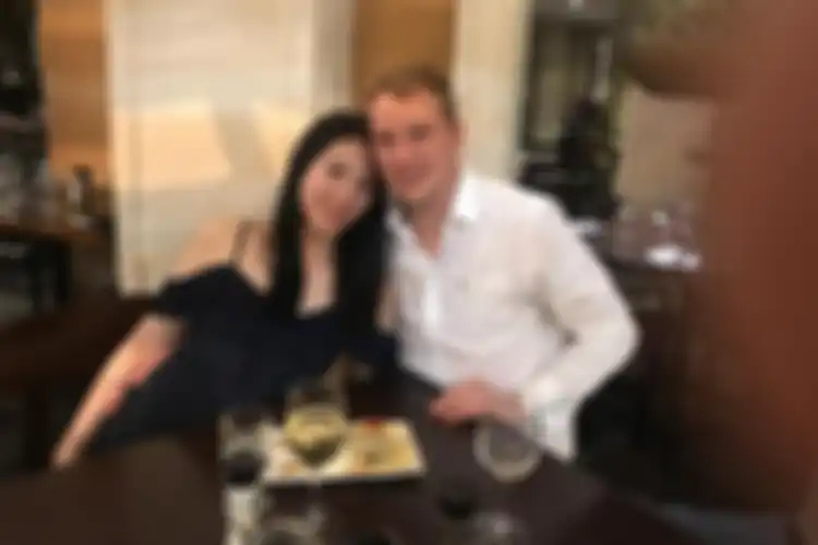 Foto tak bertanggal korban praktik sedot lemak tak berizin di Malaysia, Coco Siew Zhi Shing (kiri).