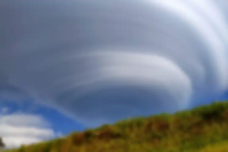 Awan lentikular diambil dari B2P2TOOT tawangmangu