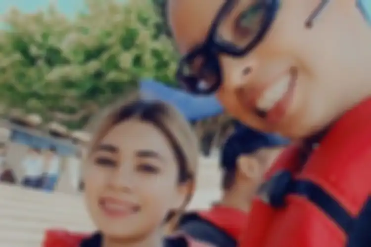 Alex Marin (kanan) dan Giselle Montes (kiri), dua dari empat bintang porno yang membuat video seks di sungai taman nasional Meksiko.