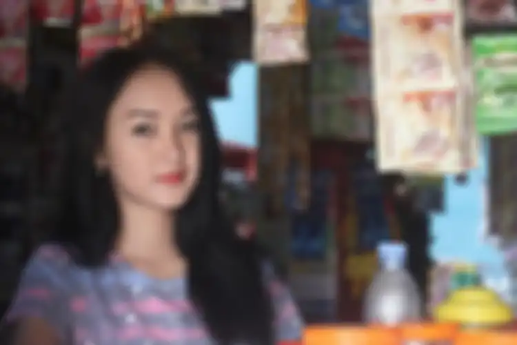Viral di media sosial penjaga warung kopi di Cianjur wajahnya mirip Anya Geraldine, bikers ngopi di sini dijamin enggak mau pulang