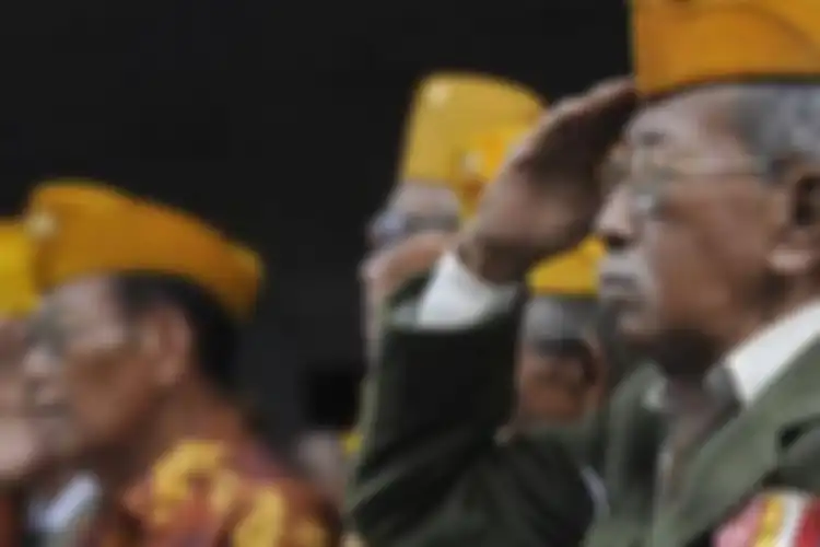 Ilustrasi veteran: Sejumlah veteran pejuang yang merupakan pelaku sejarah pertempuran 10 November 1945 mengikuti upacara peringatan Hari Pahlawan di Balai Kota Surabaya, Jawa Timur, Selasa (10/11/2009). 