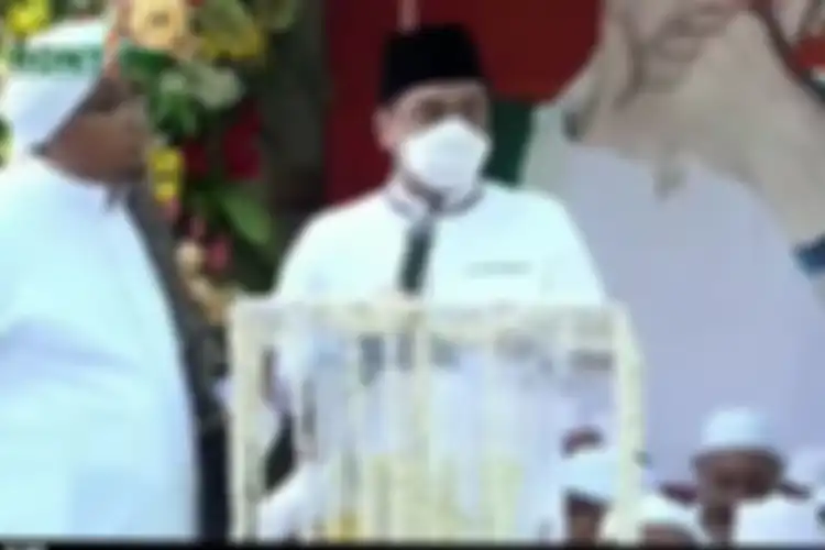 Wagub DKI Jakarta Ahmad Riza Patria saat memberikan sambutan dalam peringatan maulid Nabi di Tebet, Jaksel, Jumat (13/11/2020).