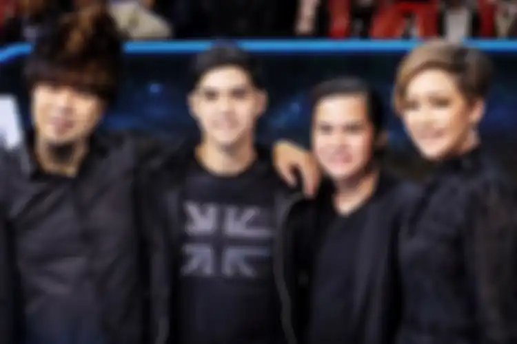 Dul Jaelani dan Maia Estianty berpose di malam Grand Final Indonesian Idol X, Senin (24/2/2020)