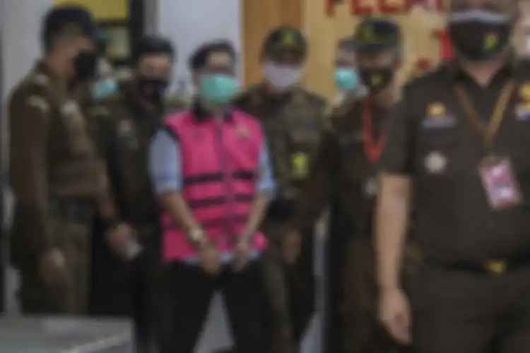 Tersangka kasus suap Jaksa Pinangki Sirna Malasari, Andi Irfan Jaya berjalan usai menjalani pemeriksaan di gedung Bundar, Kejaksaan Agung, Jakarta, Rabu (2/9/2020).