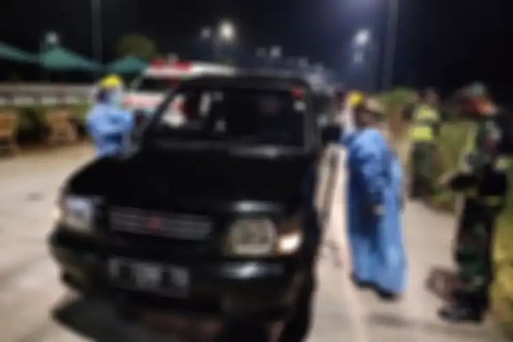 Pengecekan pemudik di Tol Pandaan-Malang.