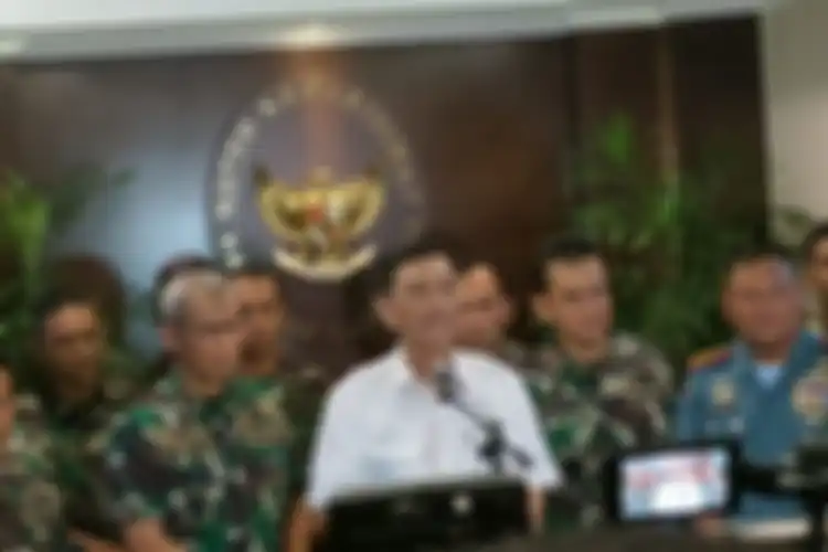Menteri Koordinator Bidang Kemaritiman Luhut Binsar Pandjaitan saat konferensi pers soal penemuan black box berisi cockpit voice recorder (CVR) pesawat Lion Air PK-LQP nomor penerbangan JT 610 di Kantor Kemenko Maritim, Jalan MH Thamrin, Jakarta Pusat, Senin (21/1/2019).