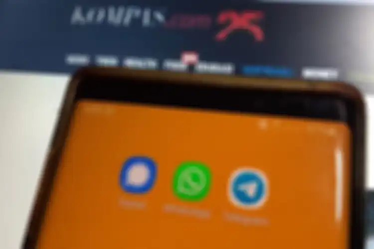 Ilustrasi aplikasi chatting Signal, WhatsApp, dan Telegram
