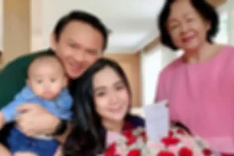 Ahok bersama anak dan istrinya, Puput Nastiti Devi, serta sang ibunda 