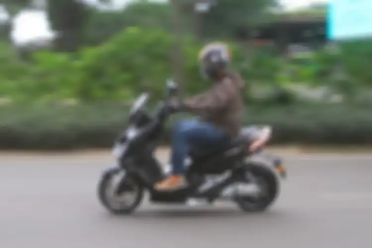 Sedang first ride motor listrik United T1800 