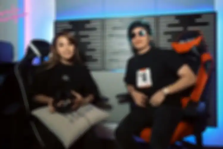 Penyanyi Aurel Hermansyah dan tunangannya YouTuber Atta Halilintar 