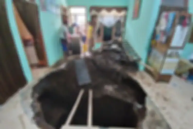 Lantai rumah milik Supadiyono