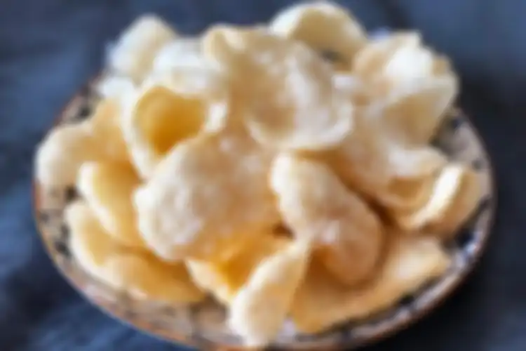 Kerupuk ikan.