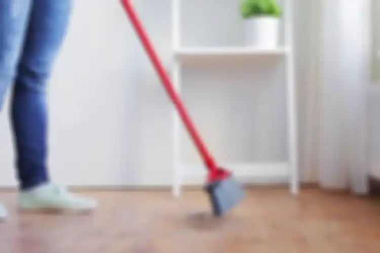 5 Tips Menyapu Lantai Tanpa Repot, Dijamin Rumah Tetap Bersih dan Bebas Debu