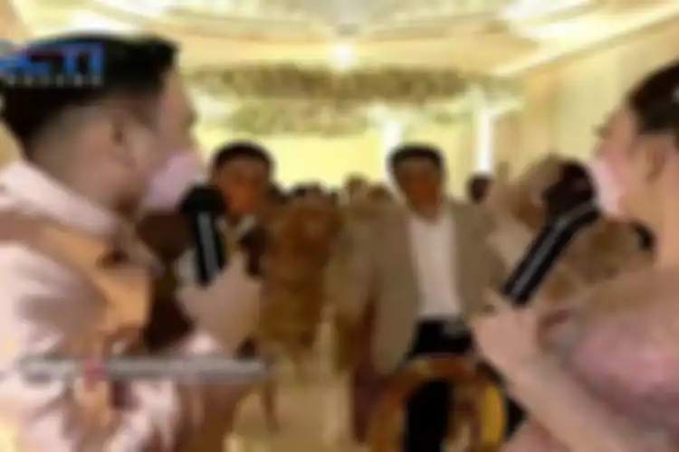 Raffi Ahmad dalam pernikahan Aurel Hermansyah dan Atta Halilintar