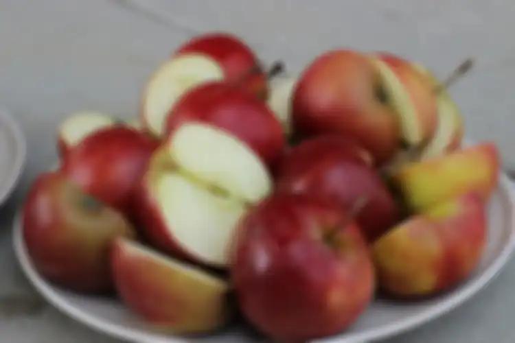 Buah apel baik dikonsumsi, tapi sebaiknya jangan berlebihan.
