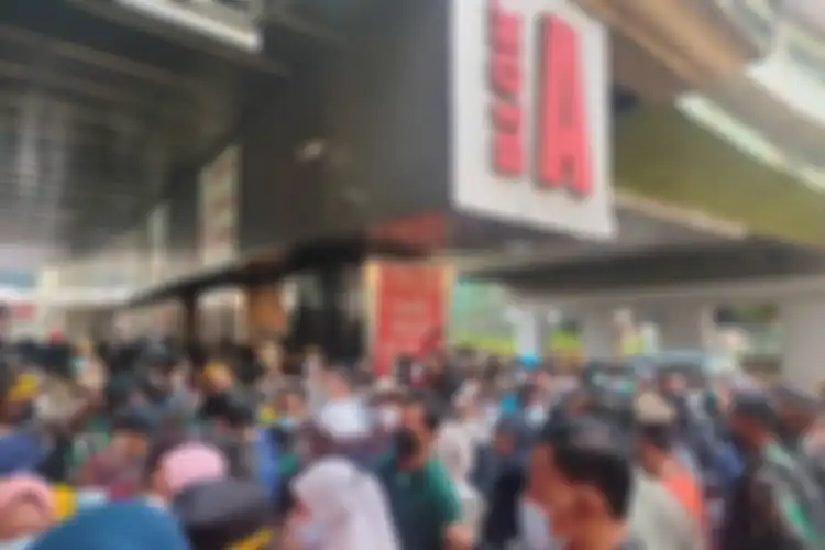 Pengunjung pasar tanah abang melonjak