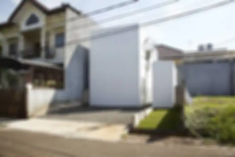 Area bermain eksterior R House at Taman Laguna karya arsitek Sontang M. Siregar 