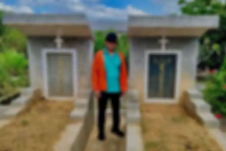 Kapolda Sumsel di makam Akidi Tio