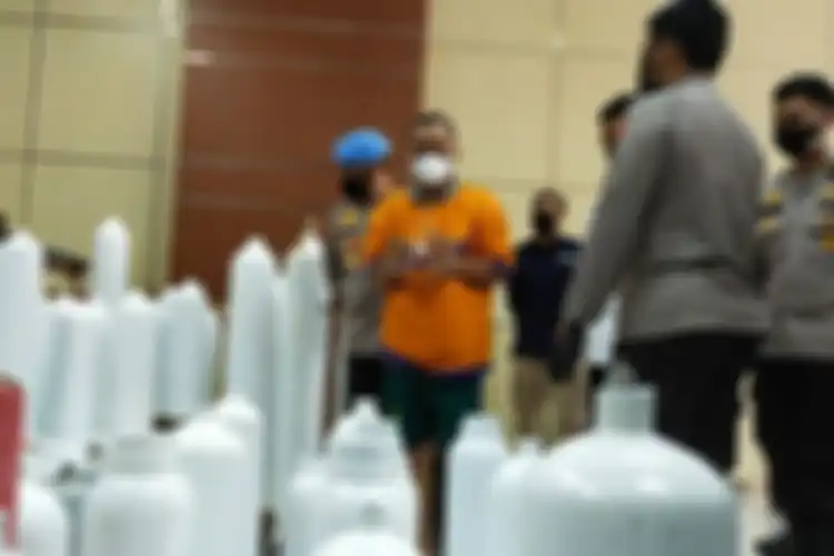 NW, tersangka yang menjual tabung oksigen rekondisi.