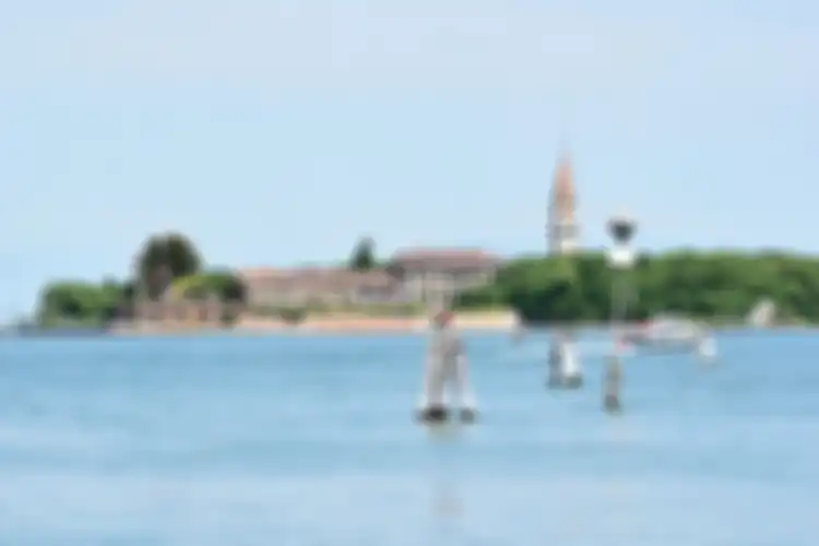 Tur misteri ke laguna kawasan Pulau Poveglia.