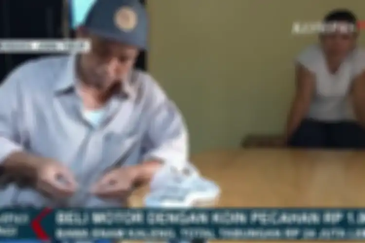 Dasar Wahyudi, warga Kabupaten Banyuwangi, membeli sepeda motor NMAX dengan uang koin pecahan Rp 1.000 senilai Rp 24.650.000.