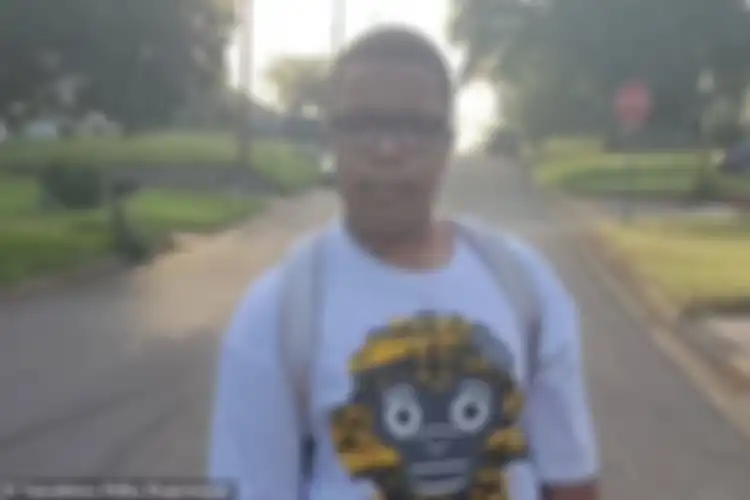 Seorang remaja laki-laki, Keilan Allen (13 tahun) yang tewas tertembak di kepala saat sedang asyik bermain iPad di kamarnya.