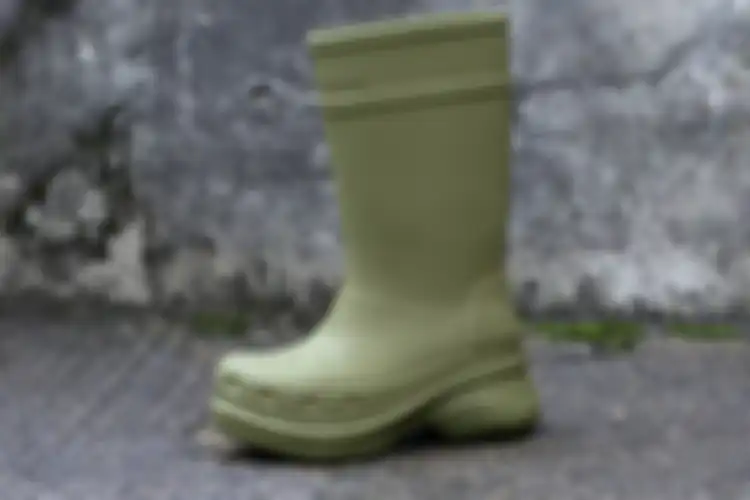 Koleksi Sepatu Balenciaga x Crocs