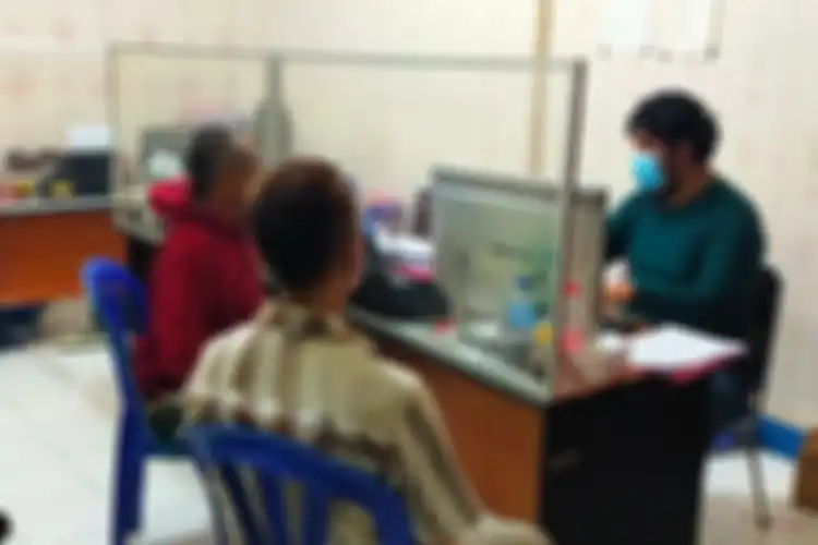 Tersangka GH (kiri) diinterogasi penyidik di Satreskrim Polresta Banyumas, Jawa Tengah.
