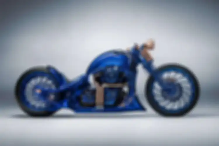 Harley-Davidson Blue Edition. Hasil garapan Bündnerbike dengan Bucherer.