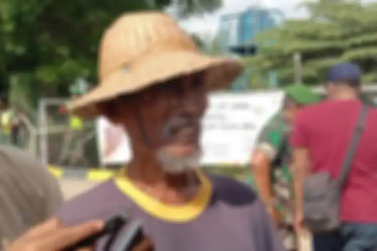 Salah satu warga kampung miliarder Tuban yang menyesal jual tanah.